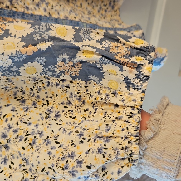 Solitaire Blue, White Boho Mixed Floral Puff Sleeve Top, M, Cottagecore, Peasant - Picture 5 of 11